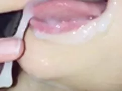 Cô ấy liếm, tôn thờ  ...