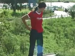 Cô gái đáng yêu này  ...