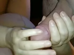 Nhỏ đen, váy phần tr ...