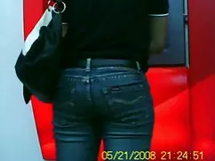Nghịch ngợm tay một  ...